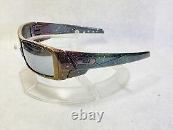 Lunettes de soleil Oakley Gascan personnalisées à verres polarisés noirs avec éclaboussures multicolores.